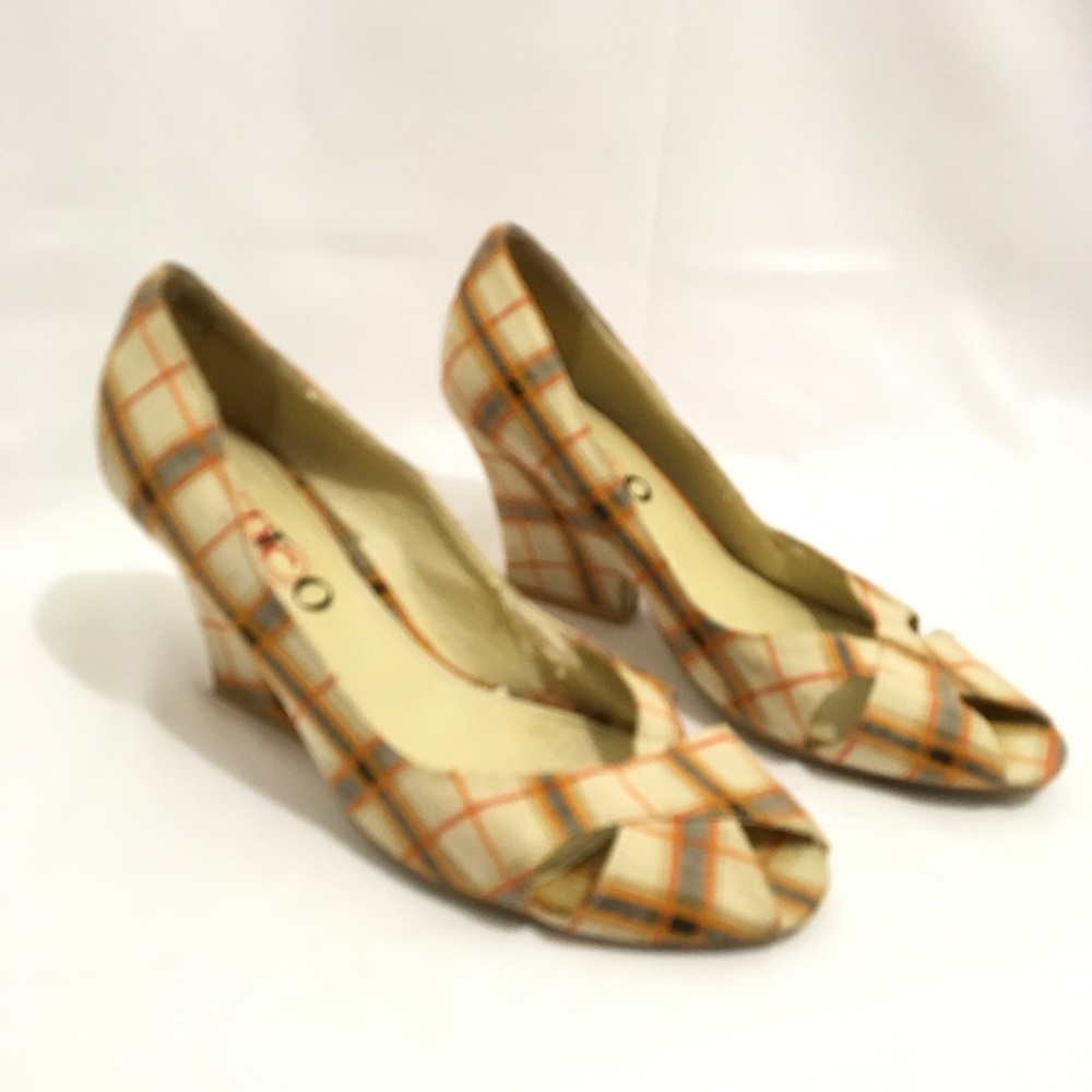 Shoes - Picture 2 of 2